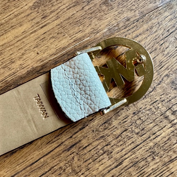 New Michael Kors White Pebbled Leather Belt Rhinestone Gold Circle Logo Size L - Picture 4 of 6